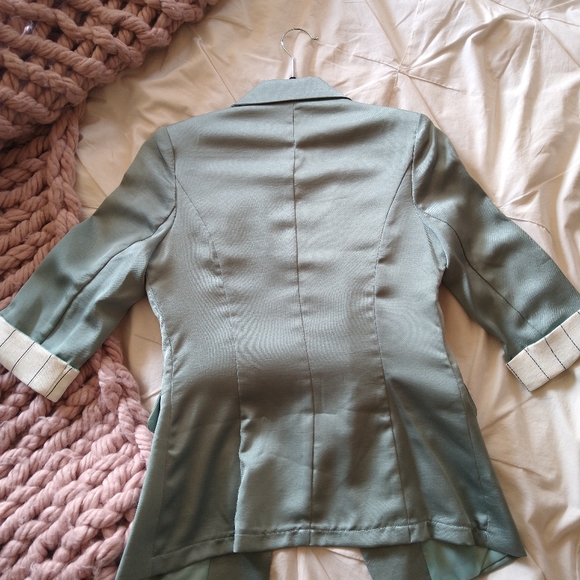 Blazer - Picture 3 of 4